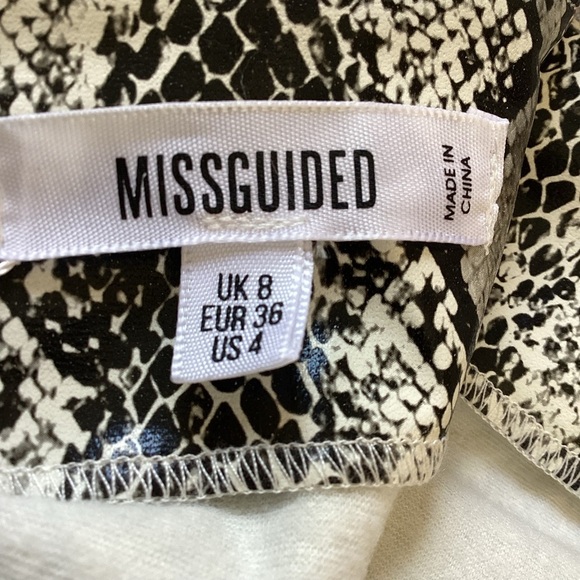 Misguided NWT snakeskin Print Mini Skirt Size 4 - Picture 3 of 7